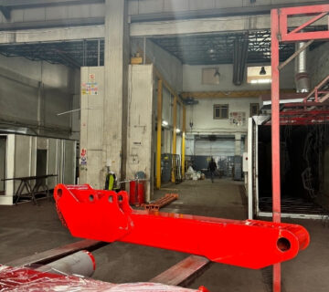 Toz boya uygulanmış yüzey – elektrostatik kaplama sonrası temiz görünüm